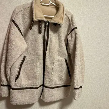 NICE CLAUP 플리스 자켓 크림색