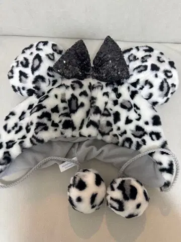 레오파드 무늬 팬캡 화이트