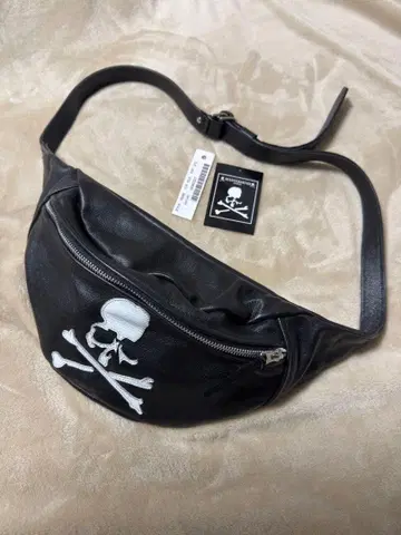 새상품급 마스터마인드 반손 패니팩 바디백 힙색