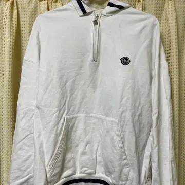 화이트 집업 맨투맨