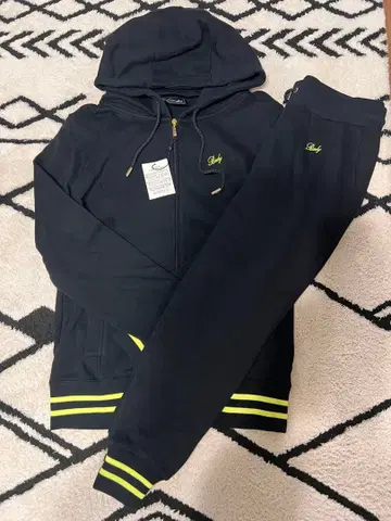 새상품 Rady 라인 셋업 L 사이즈 맨투맨 상하의 여성용