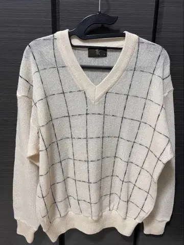 체크 무늬 V넥 스웨터 M 사이즈
