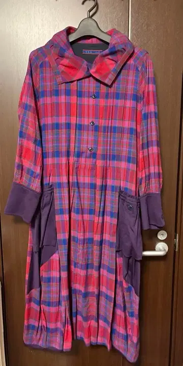 안길 핑크 체크 무늬 긴팔 원피스