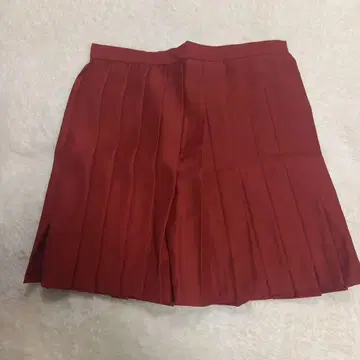 빨간색 플리츠 미디 스커트