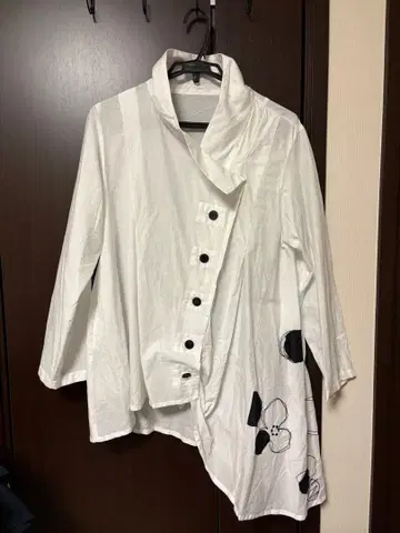 자우 비대칭 화이트 셔츠 긴팔