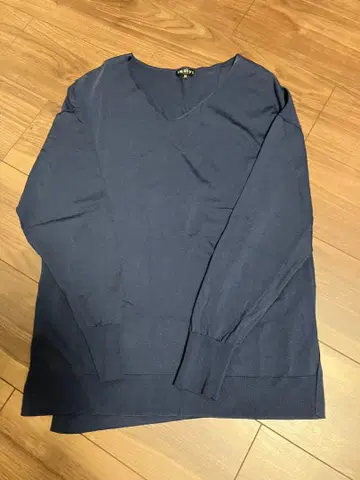 INDIVI 네이비 V넥 니트