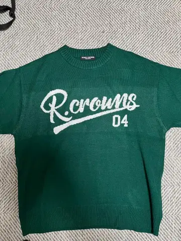 R.croums 04 로고 니트 스웨터