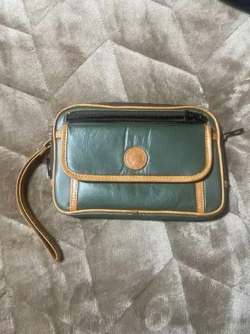 헌팅월드 가죽 클러치백