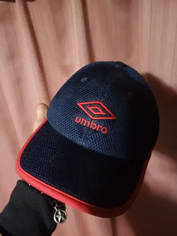 umbro 스포츠 메쉬 캡 네이비/레드