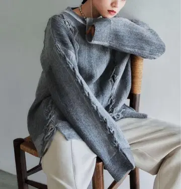 HARE 레이스업 그라데이션 니트