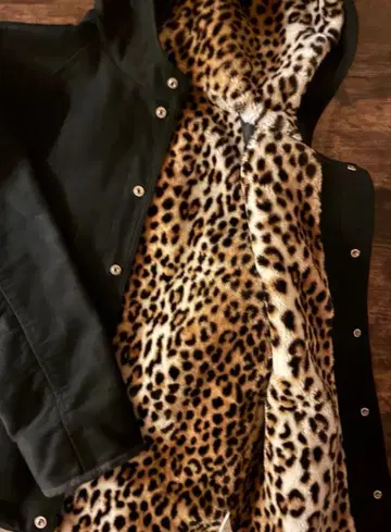 THE CRIMIE 후드 부착 자켓 레오파드