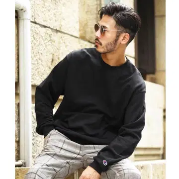 Champion 블랙 크루넥 맨투맨