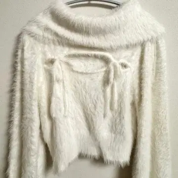 지뢰계 오프숄더 복슬복슬 니트탑 화이트 리본 포함