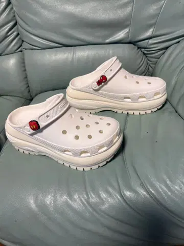 crocs 화이트 클로그 샌들