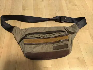 마스터피스 카키 바디백 웨스트 파우치 천연 가죽 사용