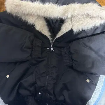 퍼 달린 짧은 기장 블랙 자켓 정가 10000 elev와 유사 새상품