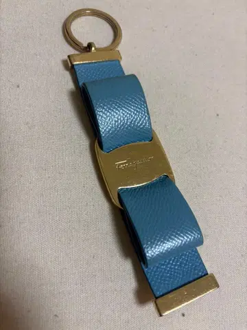 페라가모 가죽 리본형 키링
