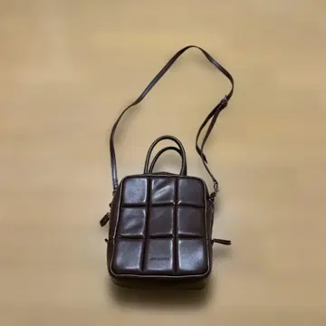 ADD CULUMN 브라운 숄더백