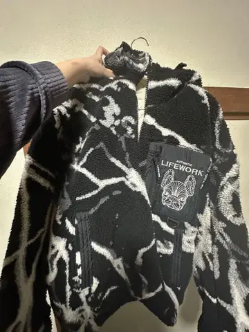 LIFEWORK 플리스 자켓 블랙/화이트
