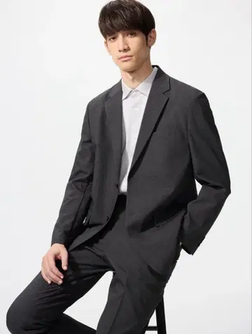 1회 착용 새상품급 유니클로 감동 자켓 울 라이크 다크 그레이 M