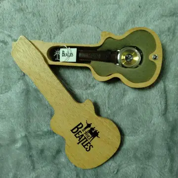 The Beatles 기타형 케이스 손목시계