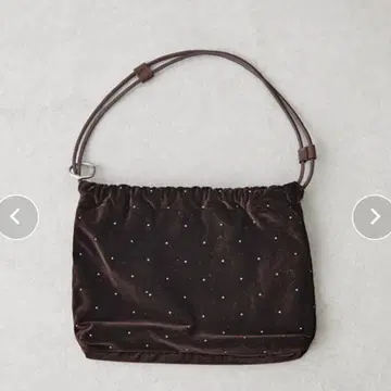 차오패닉 티피 카라비너 달린 벨로아 스터드 복조리 BAG