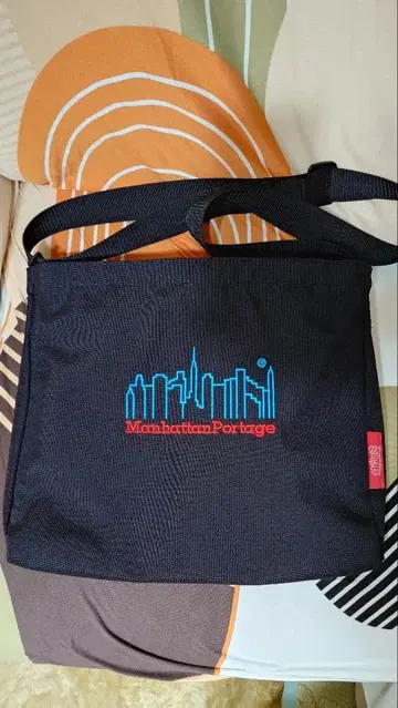 맨해튼 포티지 숄더백 수량 한정 블랙(네온)