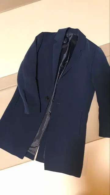 네이비 트렌치코트