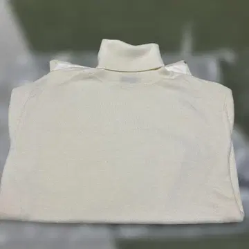 크루치아니 화이트 터틀넥 니트 48