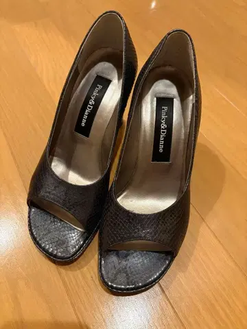 Parker & Dunn 블랙 하이힐 35