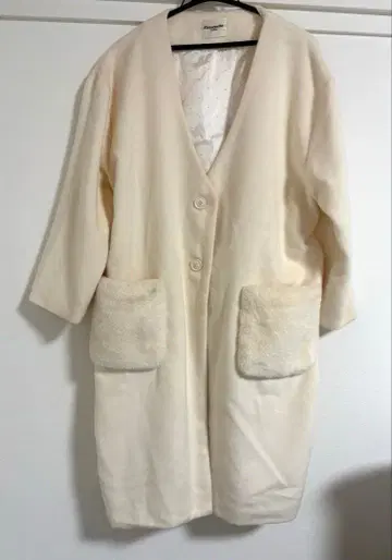 Emsexcite 퍼 포켓 롱 코트 크림색 플리스