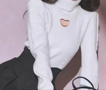 미셸 마카롱 하트컷 니트탑 화이트