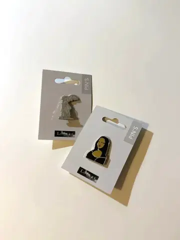LOUVRE 루브르 박물관 핀 배지 2개 세트