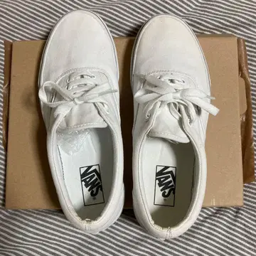 VANS 화이트 스니커즈