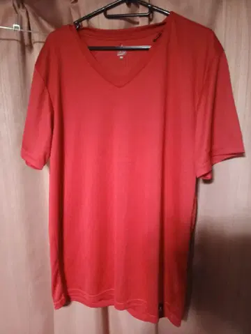 르꼬끄 스포르티브 진홍색 레드 V넥 티셔츠