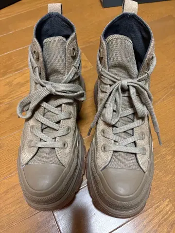 CONVERSE 카키 스니커즈