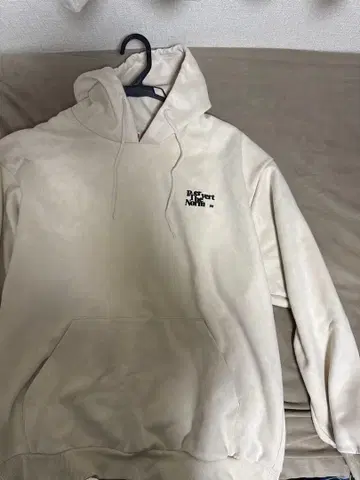 WHO'S WHO gallery 아이보리 후드티 PERVERTNORM