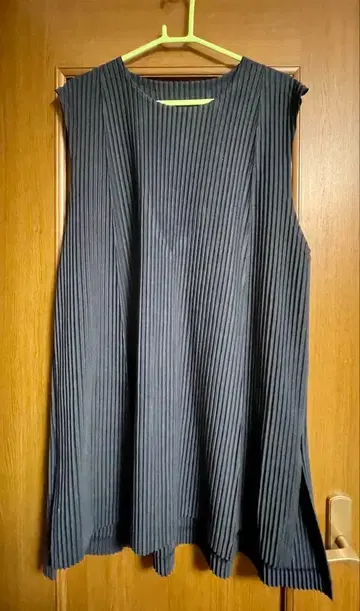 옴므플리세 슬리브리스 상의 사이즈 3 2025SS 1월 2회 착용