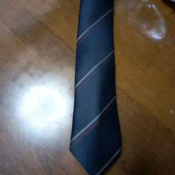 네이비 스트라이프 실크 100% 넥타이