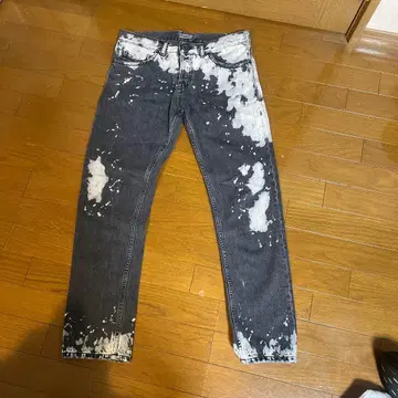 페인트 가공 블랙 스키니 데님