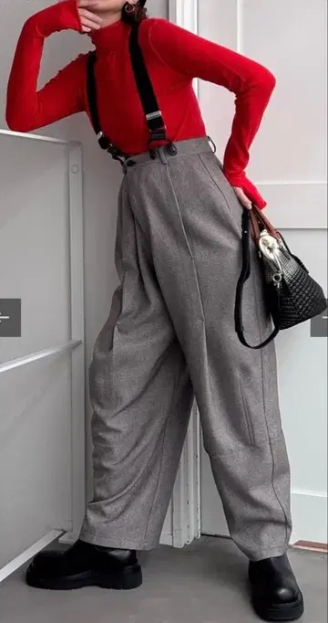 CFT. 루즈핏 모크넥 손가락 구멍 니트/레드