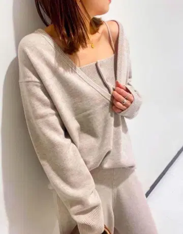 Plage 베이지 V넥 스웨터