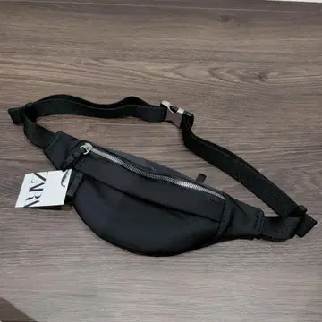 ZARA 웨스트 파우치