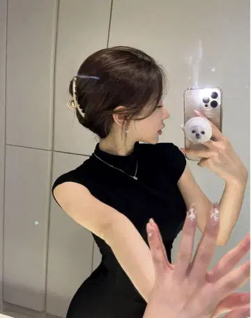 QUNG 사이드 개더 슬릿 드레스 블랙