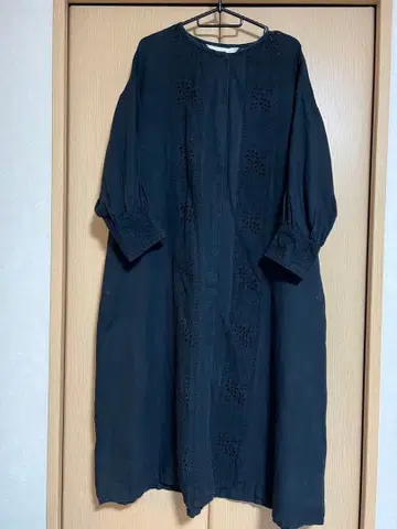 studio clip 블랙 자수 긴팔 원피스