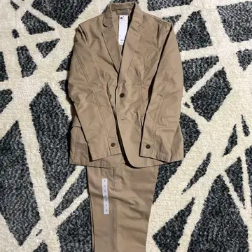 미사용 새상품 GU 치노 소재 본절반 베이지 셋업 릴랙스 소재