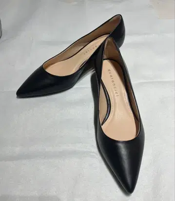 미사용급 quaranciel 펌프스 가죽 블랙 23cm