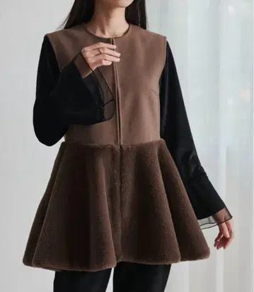 RANAN 브라운 플리스 슬리브리스 베스트