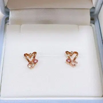 사만사 톰슨 귀걸이 골드 핑크 하트 양쪽 귀용