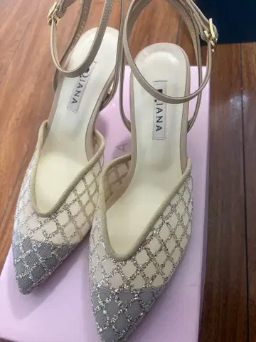 다이애나 플라티나 글리터 튤 베이지 펌프스